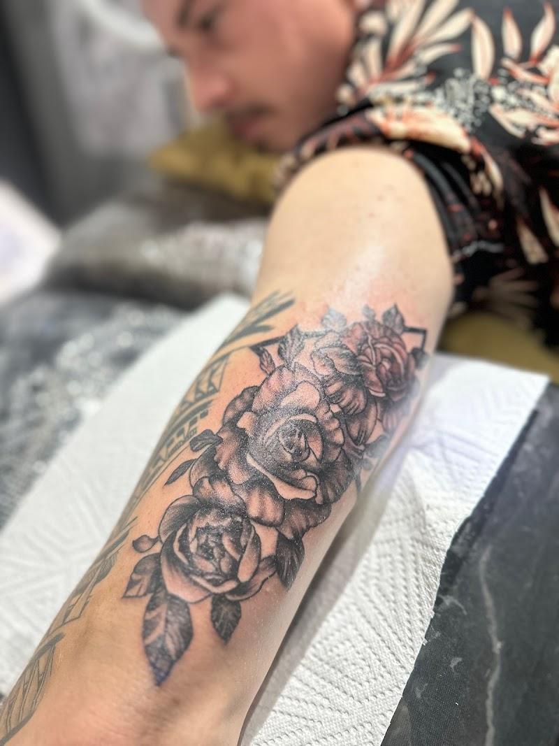 Salutas Ink Tattoos - Photo 3